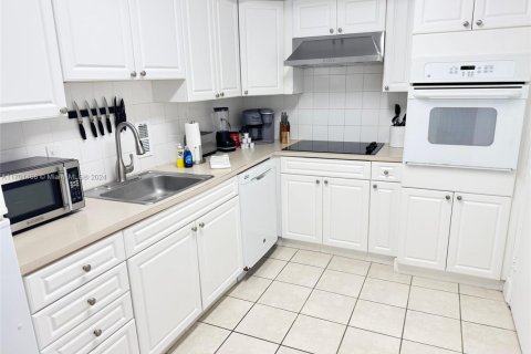 Copropriété à vendre à Hollywood, Floride: 1 chambre, 81.2 m2 № 2240453 - photo 12
