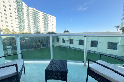 Copropriété à vendre à Hollywood, Floride: 1 chambre, 81.2 m2 № 2240453 - photo 4