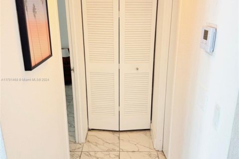 Copropriété à vendre à Hollywood, Floride: 1 chambre, 81.2 m2 № 2240453 - photo 14