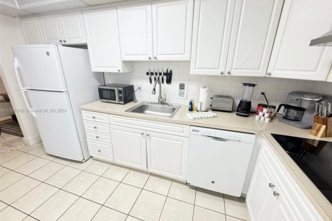 Copropriété à vendre à Hollywood, Floride: 1 chambre, 81.2 m2 № 2240453 - photo 13