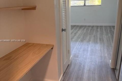 Condo in Miami, Florida, 1 bedroom № 2031839 - photo 21