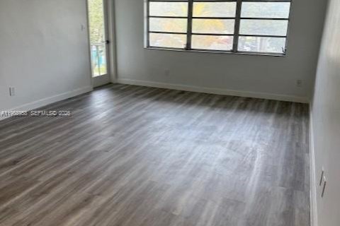 Condo in Miami, Florida, 1 bedroom № 2031839 - photo 8