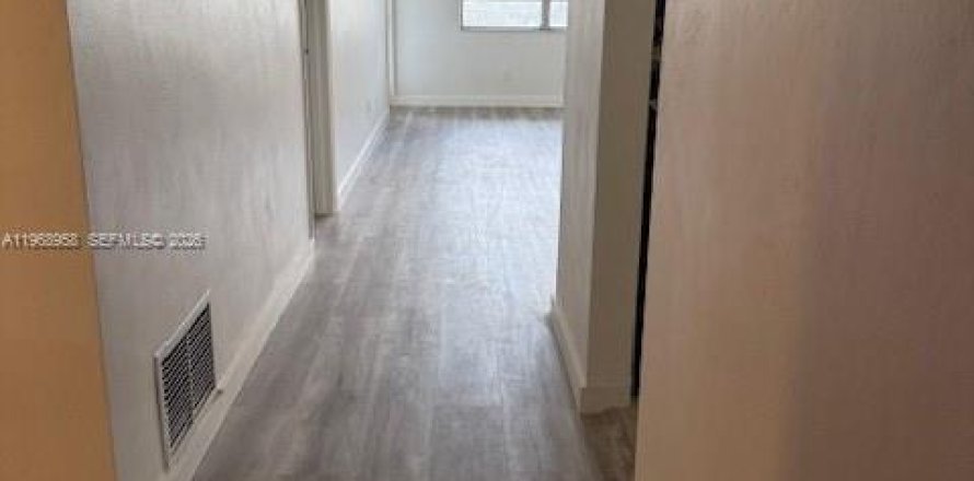 Condo in Miami, Florida, 1 bedroom № 2031839