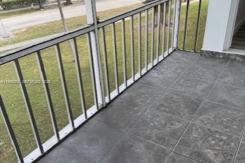 Condo in Miami, Florida, 1 bedroom № 2031839 - photo 12