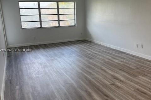 Condo in Miami, Florida, 1 bedroom № 2031839 - photo 7