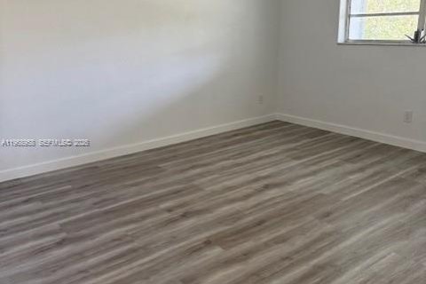 Condo in Miami, Florida, 1 bedroom № 2031839 - photo 13