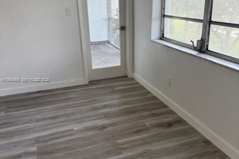 Condo in Miami, Florida, 1 bedroom № 2031839 - photo 9