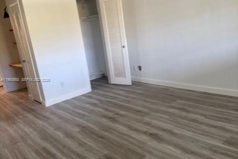 Condo in Miami, Florida, 1 bedroom № 2031839 - photo 14