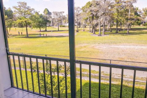 Купить кондоминиум в Тамарак, Флорида 2 спальни, 88.16м2, № 2043374 - фото 5