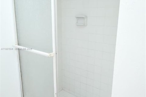 Купить кондоминиум в Тамарак, Флорида 2 спальни, 88.16м2, № 2043374 - фото 21