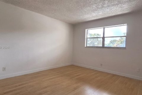 Купить кондоминиум в Тамарак, Флорида 2 спальни, 88.16м2, № 2043374 - фото 19