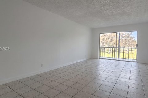 Купить кондоминиум в Тамарак, Флорида 2 спальни, 88.16м2, № 2043374 - фото 7