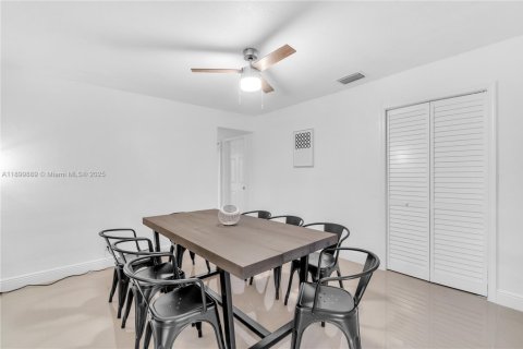 House in Lauderdale Lakes, Florida 4 bedrooms, 154.78 sq.m. № 1952906 - photo 11