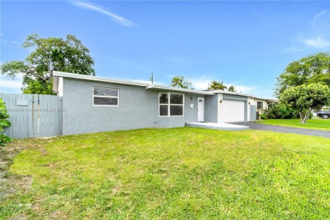 House in Lauderdale Lakes, Florida 4 bedrooms, 154.78 sq.m. № 1952906 - photo 3