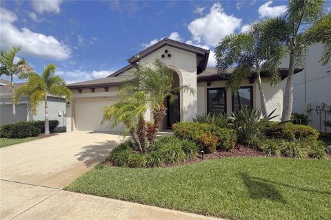 House in Apollo Beach, Florida 3 bedrooms, 194.63 sq.m. № 2092545