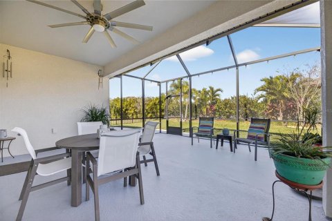 House in Apollo Beach, Florida 3 bedrooms, 194.63 sq.m. № 2092545 - photo 6