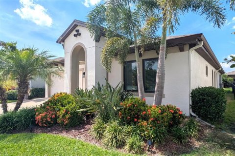 House in Apollo Beach, Florida 3 bedrooms, 194.63 sq.m. № 2092545 - photo 2