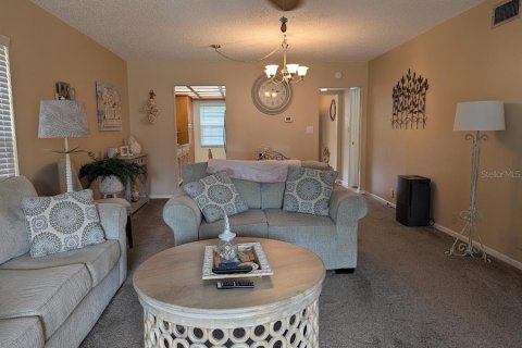 Condo in Seminole, Florida, 2 bedrooms  № 1762114 - photo 6
