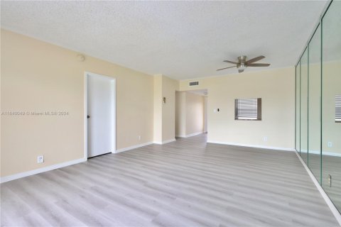 Condo in Margate, Florida, 2 bedrooms  № 1871797 - photo 5