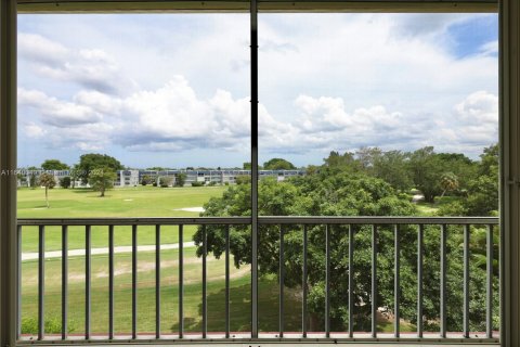 Condo in Margate, Florida, 2 bedrooms  № 1871797 - photo 12