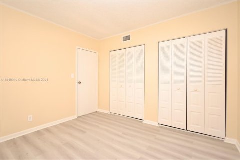Condo in Margate, Florida, 2 bedrooms  № 1871797 - photo 9