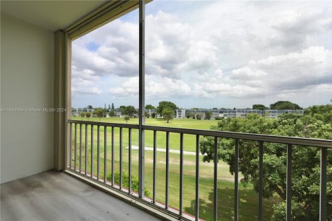 Condo in Margate, Florida, 2 bedrooms  № 1871797 - photo 11