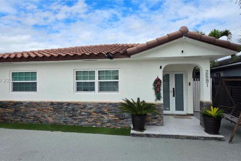 Casa en venta en Hialeah, Florida, 4 dormitorios, 137.03 m2 № 2427777 - foto 2
