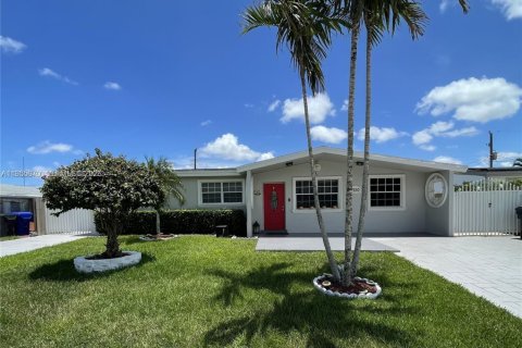 Casa en alquiler en Hollywood, Florida, 3 dormitorios, 134.71 m2 № 2035914 - foto 2