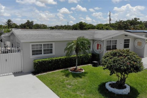 Casa en alquiler en Hollywood, Florida, 3 dormitorios, 134.71 m2 № 2035914 - foto 3