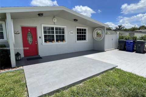 Casa en alquiler en Hollywood, Florida, 3 dormitorios, 134.71 m2 № 2035914 - foto 4