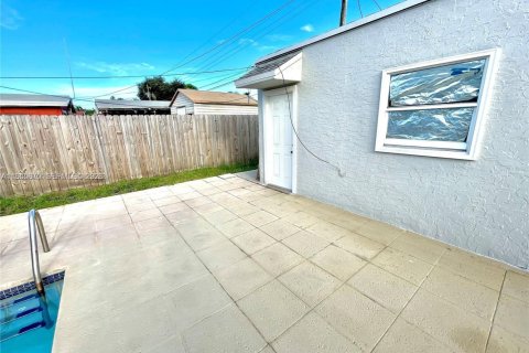 Casa en alquiler en Hollywood, Florida, 3 dormitorios, 134.71 m2 № 2035914 - foto 19