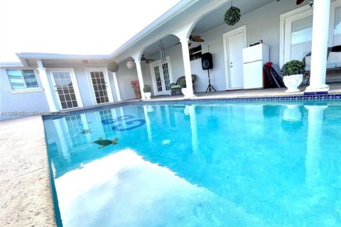 Casa en alquiler en Hollywood, Florida, 3 dormitorios, 134.71 m2 № 2035914 - foto 13