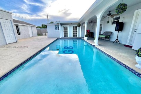 Casa en alquiler en Hollywood, Florida, 3 dormitorios, 134.71 m2 № 2035914 - foto 16
