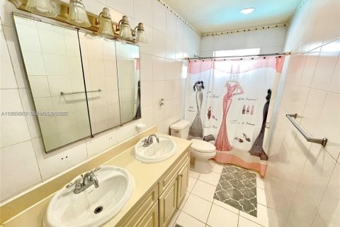 Casa en alquiler en Hollywood, Florida, 3 dormitorios, 134.71 m2 № 2035914 - foto 9