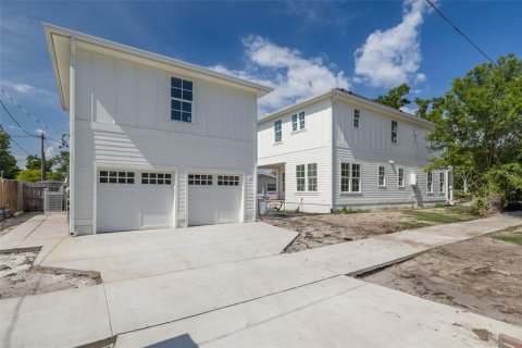House in Saint Petersburg, Florida 5 bedrooms, 307.04 sq.m. № 2142197 - photo 6