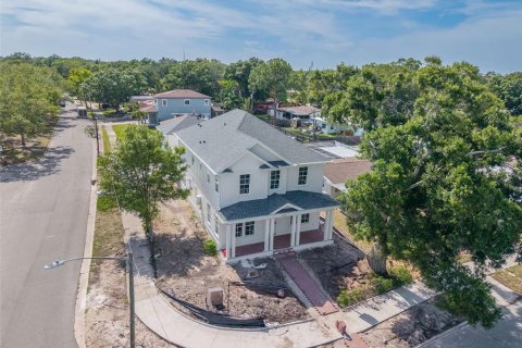 House in Saint Petersburg, Florida 5 bedrooms, 307.04 sq.m. № 2142197 - photo 5