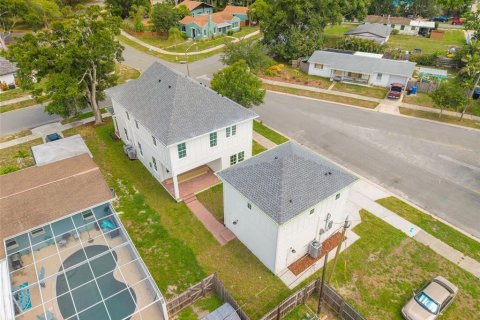 House in Saint Petersburg, Florida 5 bedrooms, 307.04 sq.m. № 2142197 - photo 8