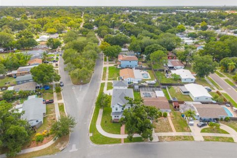 House in Saint Petersburg, Florida 5 bedrooms, 307.04 sq.m. № 2142197 - photo 11