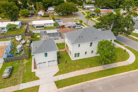 House in Saint Petersburg, Florida 5 bedrooms, 307.04 sq.m. № 2142197 - photo 9