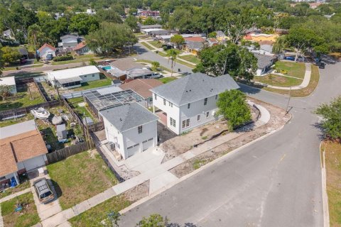 House in Saint Petersburg, Florida 5 bedrooms, 307.04 sq.m. № 2142197 - photo 7