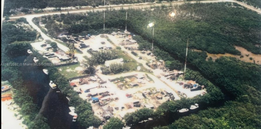 Коммерческая недвижимость в Марафон, Флорида № 2021533