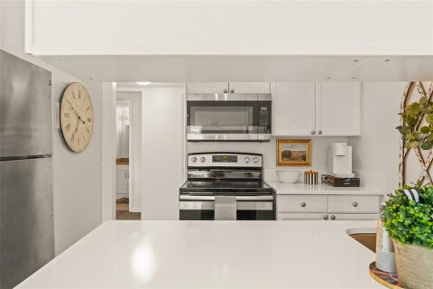 Condo in Winter Park, Florida, 1 bedroom  № 1591903 - photo 13
