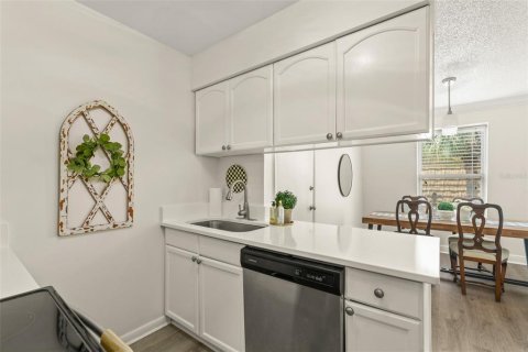 Condo in Winter Park, Florida, 1 bedroom  № 1591903 - photo 14