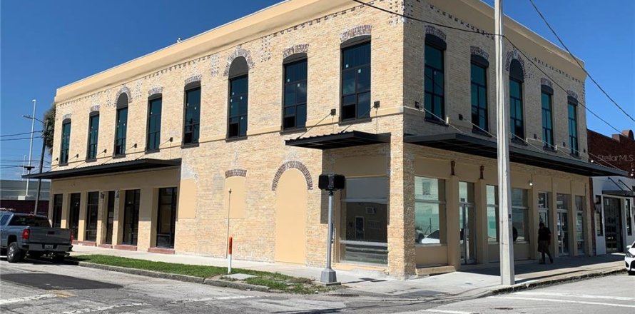 Immobilier commercial à Tampa, Floride 857.12 m2 № 1156191