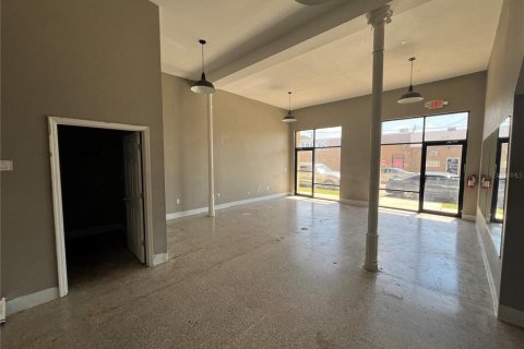 Propiedad comercial en alquiler en Tampa, Florida, 857.12 m2 № 1156191 - foto 9