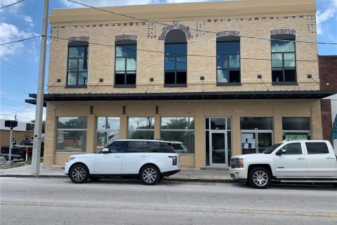 Propiedad comercial en alquiler en Tampa, Florida, 857.12 m2 № 1156191 - foto 2