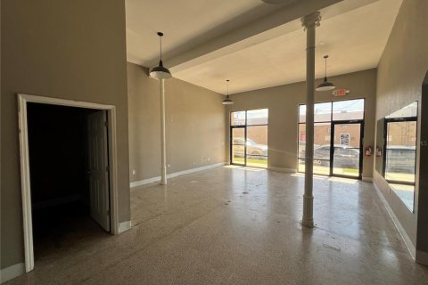 Propiedad comercial en alquiler en Tampa, Florida, 857.12 m2 № 1156191 - foto 7