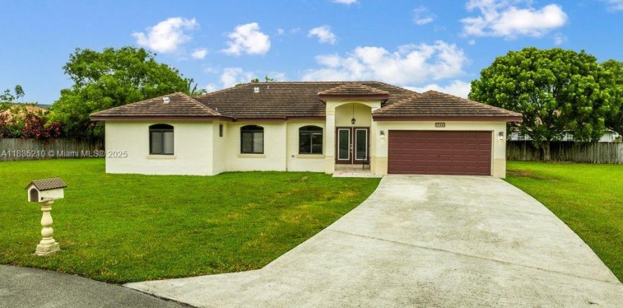 House in Homestead, Florida 4 bedrooms, 204.11 sq.m. № 1818473