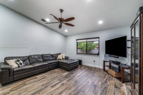 House in Homestead, Florida 4 bedrooms, 204.11 sq.m. № 1818473 - photo 8