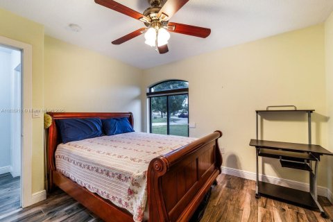 House in Homestead, Florida 4 bedrooms, 204.11 sq.m. № 1818473 - photo 12